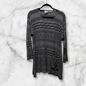 Yushi gauzy stretchy Gray Striped Women's Top tunic size large